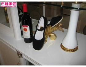 酒柜中的北京布鞋10P 