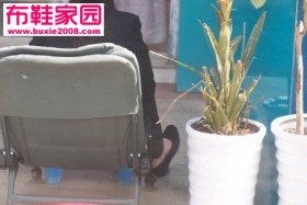  街拍，鞋带没系好的服务员妹妹！10P 