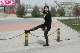  王莹同学的黑丝袜北京布鞋5P 