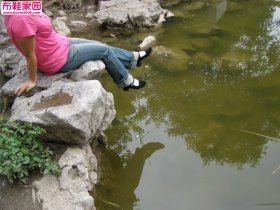  爬山的妹妹12P 