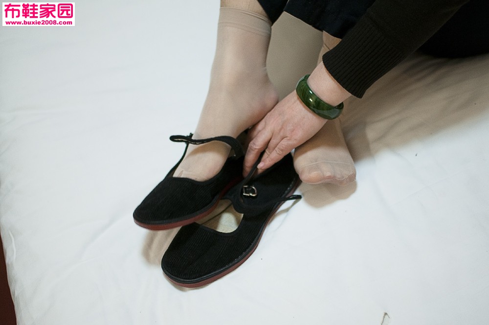  经典的红底灯芯绒北京布鞋10P 